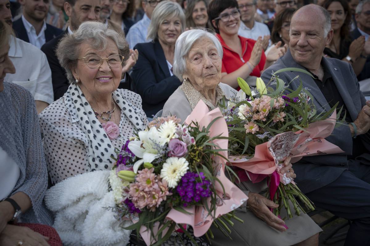 Les lectores més longeves del Diari han rebut un ram - Nebridi Aróztegui Les lectores més longeves del Diari han rebut un ram