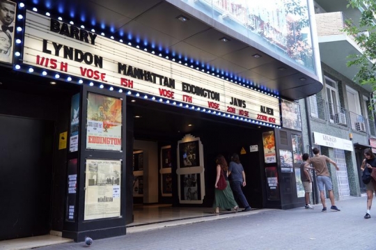 L'hàbit d'anar al cinema torna a caure: només el 38% dels catalans hi va amb regularitat