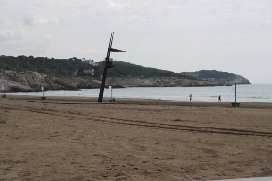 Troben un home mort a la platja a Vilanova i la Geltrú