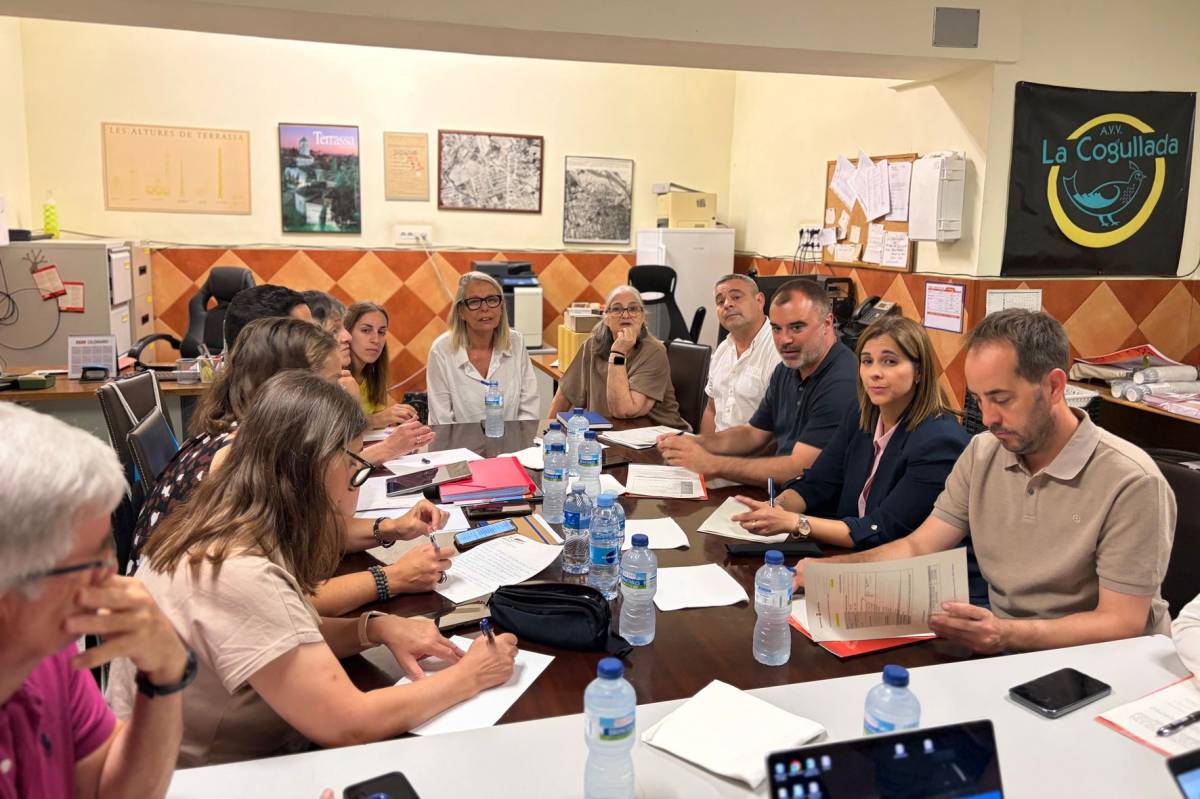 Reunió entre l'Ajuntament i els veïns de la Cogullada per millorar la mobilitat i la recollida de residus