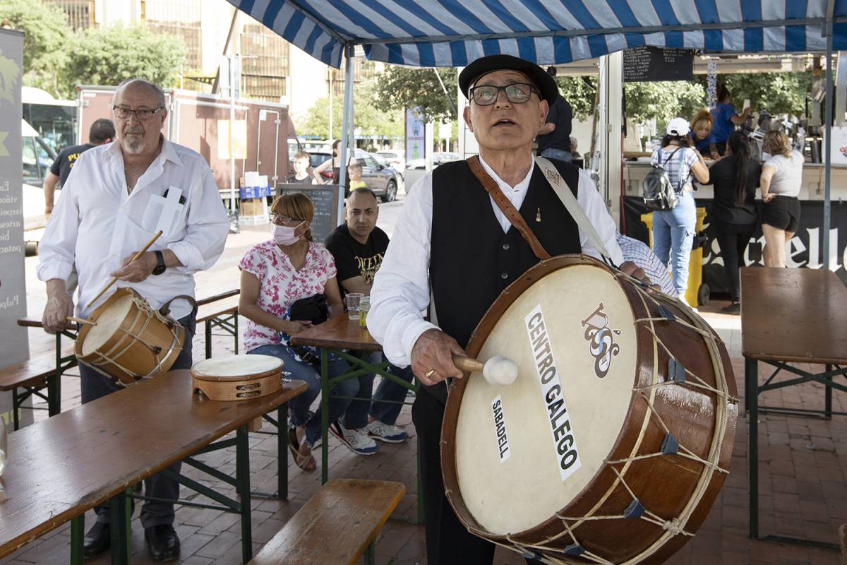La Festa Gallega torna a l’Eix Macià amb gastronomia, música i tradició