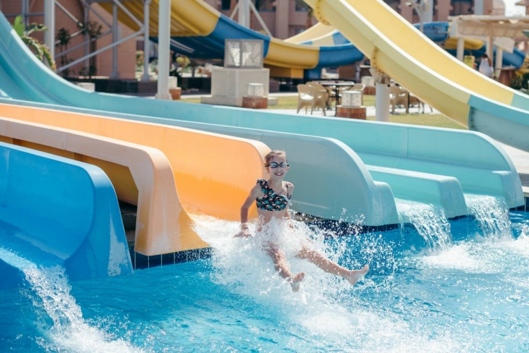 8 parcs aquàtics on refrescar-se en família a l'estiu