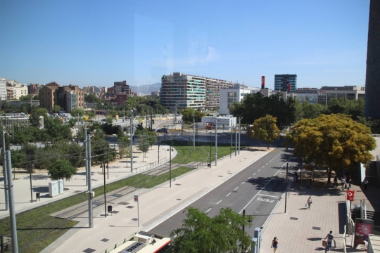 Barcelona construirà 120 pisos públics, equipaments i oficines davant de la Torre Glòries