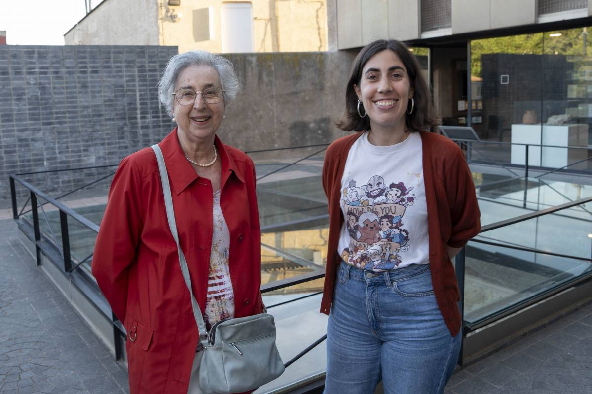 La Maria Teresa té 81 anys; l`Ariadna, 32 - Alberto Tallón La Maria Teresa té 81 anys; l`Ariadna, 32