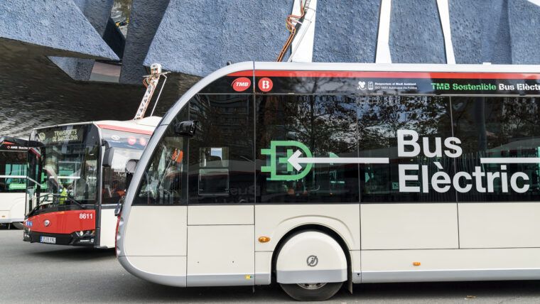 Entre 5 i 8 minuts: el que triga a carregar-se un autobús elèctric de Barcelona