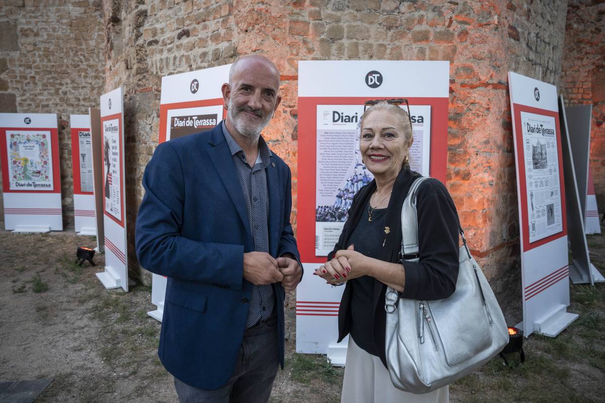 Jaume Puig, alcalde d`Ullastrell, conversant amb Cesca Berenguer, alcaldessa de Viladecavalls - NEBRIDI ARÓZTEGUI Jaume Puig, alcalde d`Ullastrell, conversant amb Cesca Berenguer, alcaldessa de Viladecavalls