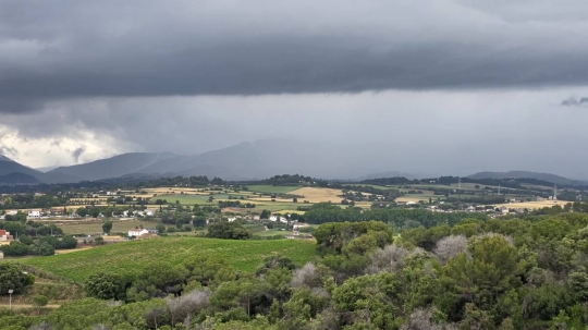 Cinc comarques en alerta per tempestes en plena calorada