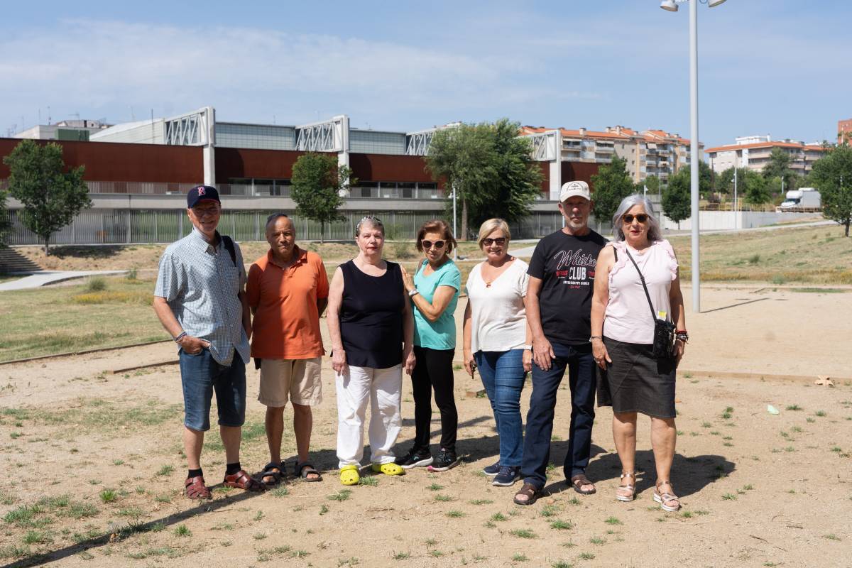 Veïns del Torrent del Capellà han organitzat un referèndum per la ubicació d`unes pistes de petanca - DAVID CHAO Veïns del Torrent del Capellà han organitzat un referèndum per la ubicació d`unes pistes de petanca