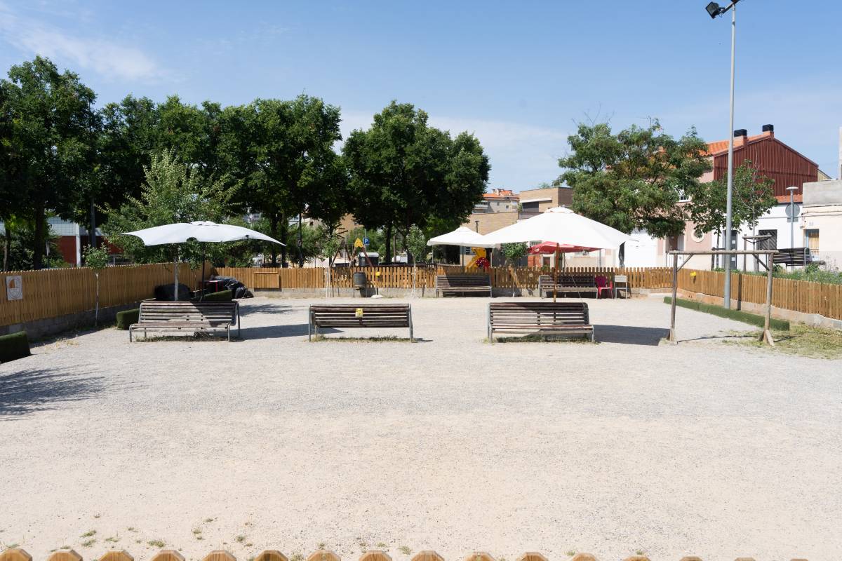 Pistes de petanca provisionals a la plaça de les Gardènies - DAVID CHAO Pistes de petanca provisionals a la plaça de les Gardènies
