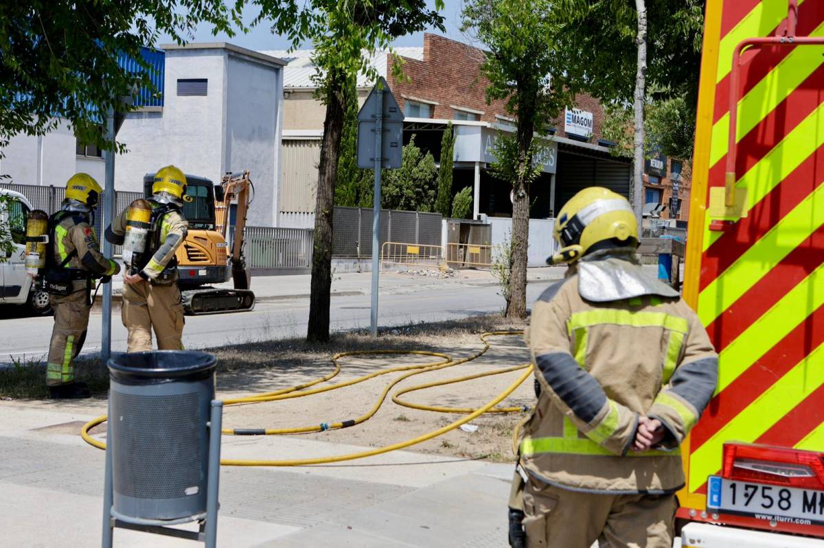Fuita de gas en un polígon de Barberà del Vallès - Juanma Peláez Fuita de gas en un polígon de Barberà del Vallès