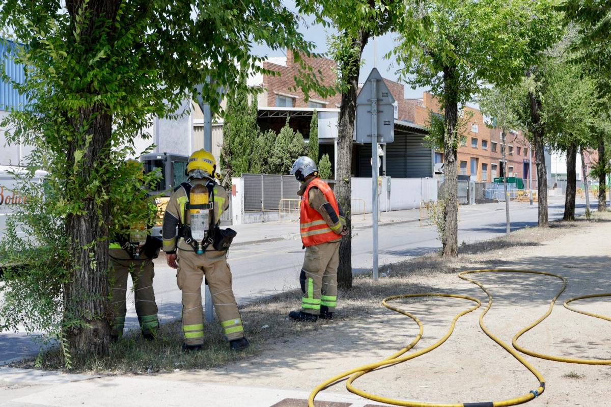 Fuita de gas en un polígon de Barberà del Vallès - Juanma Peláez Fuita de gas en un polígon de Barberà del Vallès