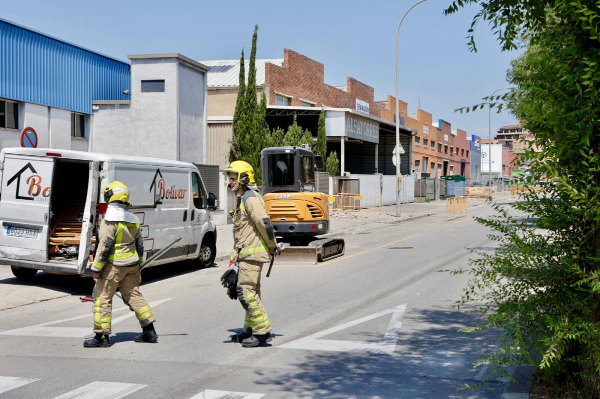Fuita de gas en un polígon de Barberà del Vallès - Juanma Peláez Fuita de gas en un polígon de Barberà del Vallès