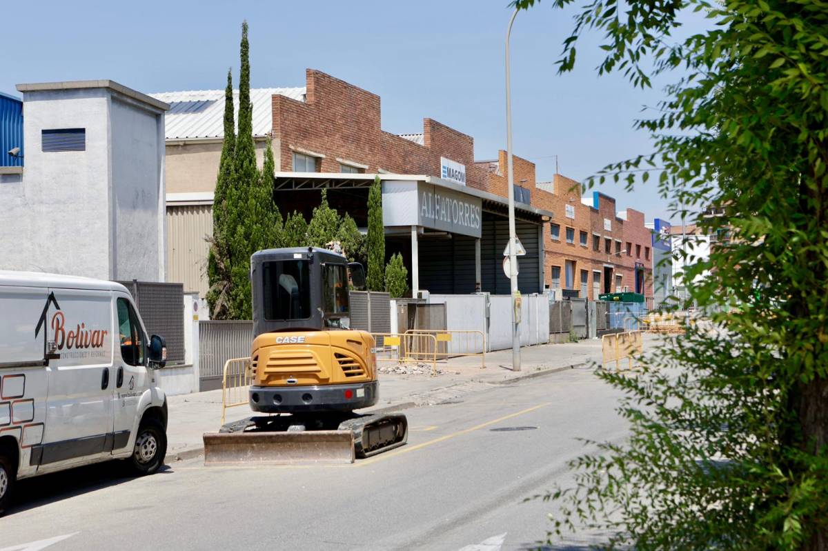 Fuita de gas en un polígon de Barberà del Vallès - Juanma Peláez Fuita de gas en un polígon de Barberà del Vallès