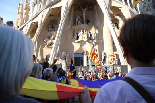 Un grup de cantaires va advertir la Conferència Episcopal de la presència d'estelades