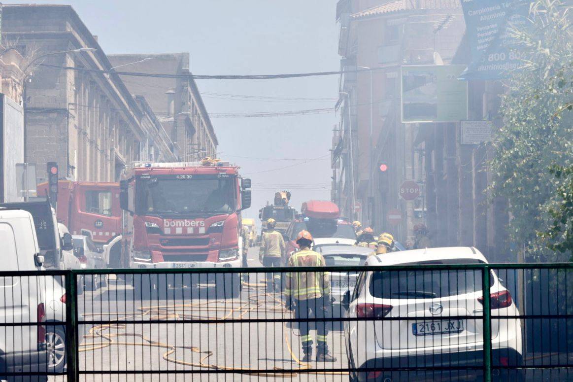 Incendi a prop de les vies a Cerdanyola - Juanma Peláez Incendi a prop de les vies a Cerdanyola