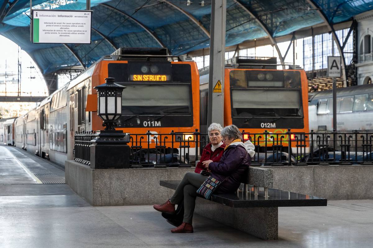 Retards de 20 minuts a l’R2 Sud de Rodalies per un robatori de cable a l'estació de França