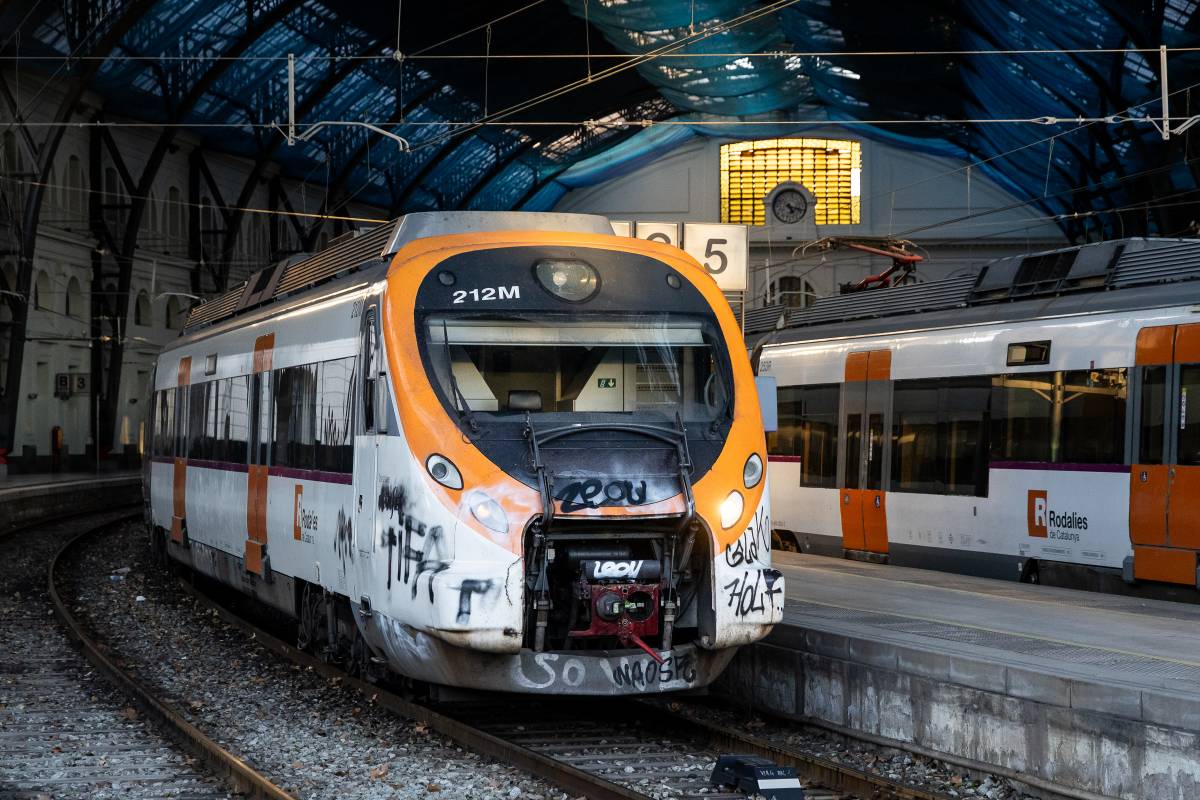 Rodalies suspèn tot el servei excepte als trams de línies fora de la zona de risc