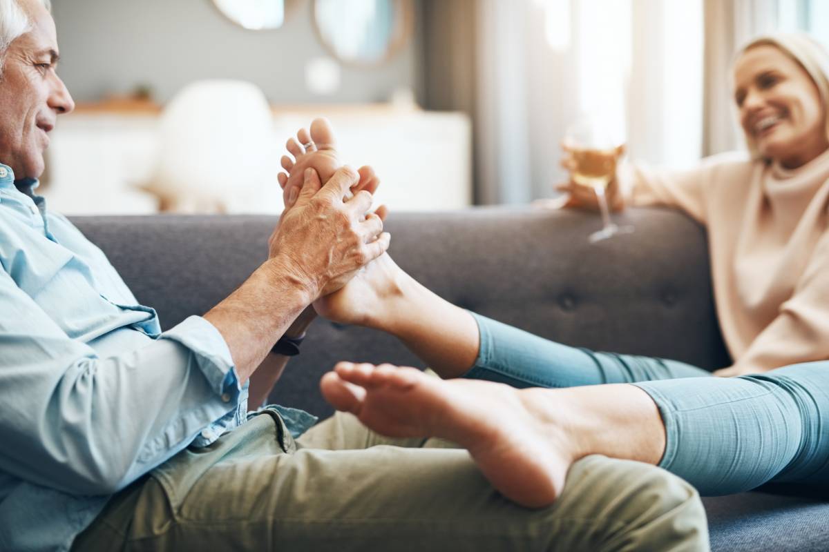 El secret per mantenir els peus sans a partir dels 65 anys: així pots evitar dolor i lesions