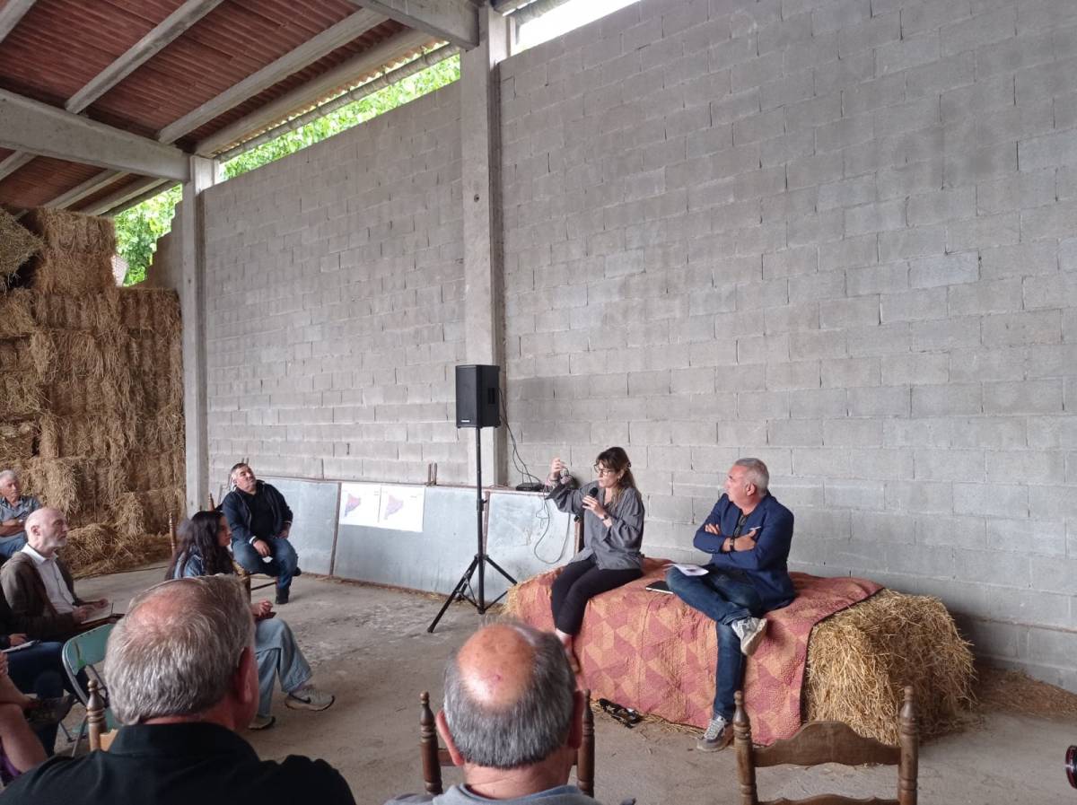 Reunió d`afectats a Llinars del Vallès. - Cedida Reunió d`afectats a Llinars del Vallès.