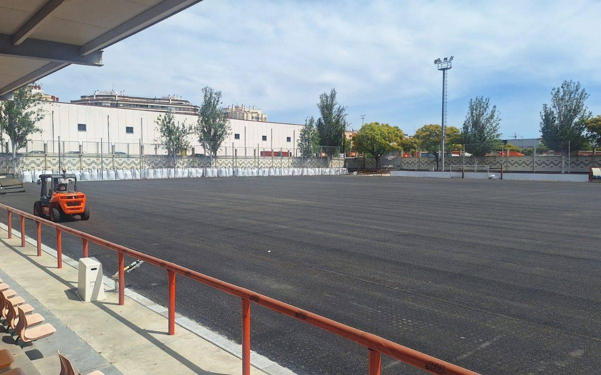 Comença la renovació de la gespa artificial dels camps de futbol municipals de Reus