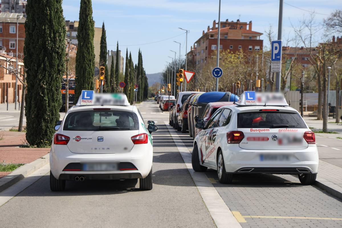 "Sé conduir, però em fa por": les pràctiques que ajuden a recuperar la confiança al volant als sabadellencs