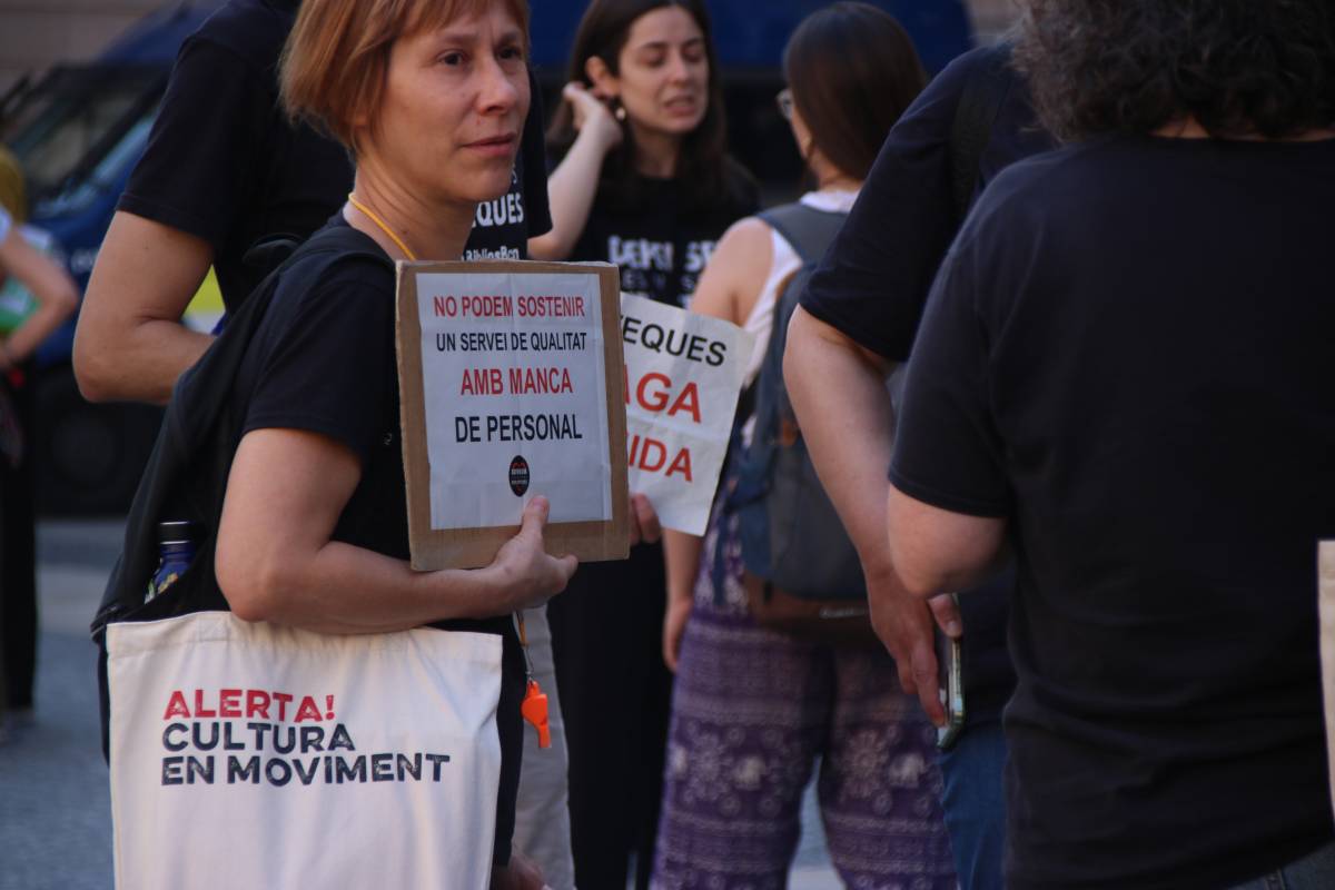 Els treballadors de Biblioteques portaran el conflicte laboral a Treball després d'una reunió sense acord