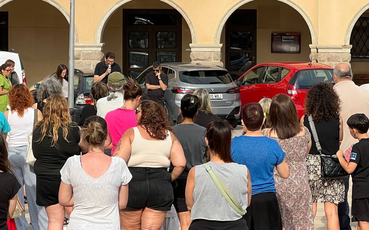 Navàs recorda Ahmad Khaled amb un minut de silenci després de la seva mort al Llobregat
