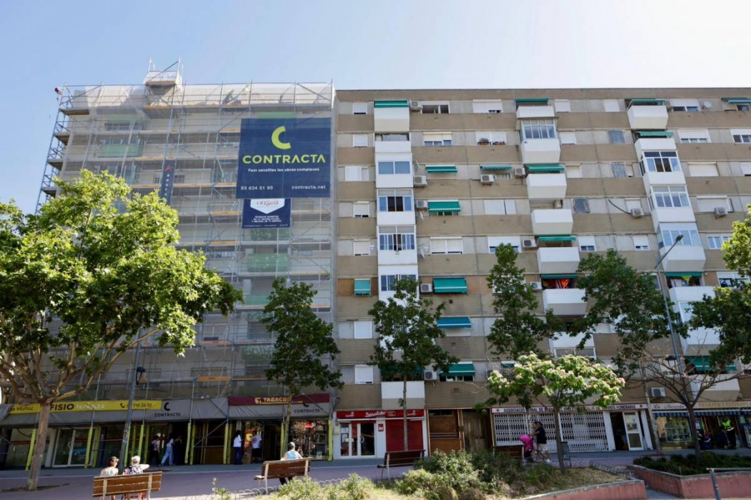 Badia adjudica dos dels tres lots per la retirada de l'amiant