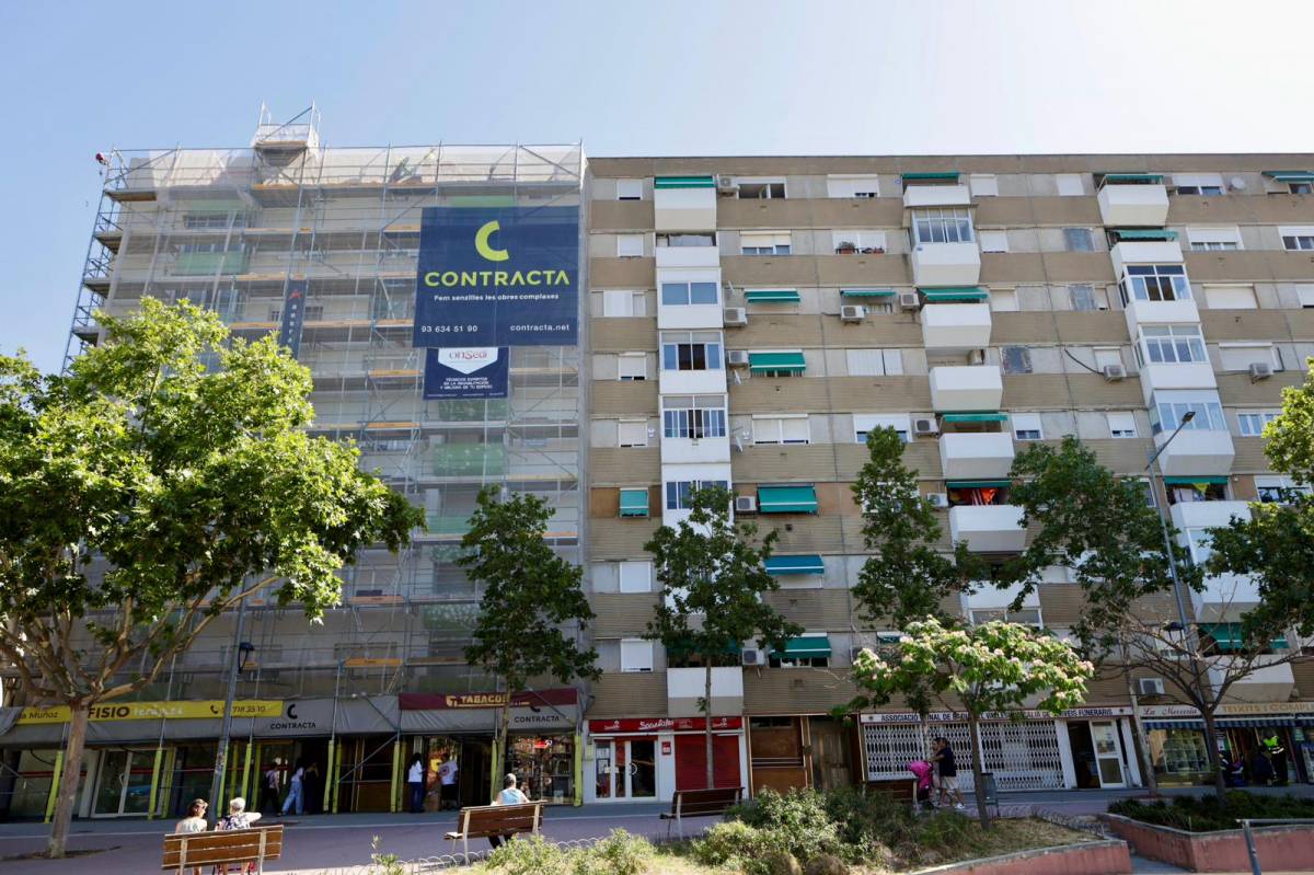 Badia adjudica dos dels tres lots per la retirada de l'amiant