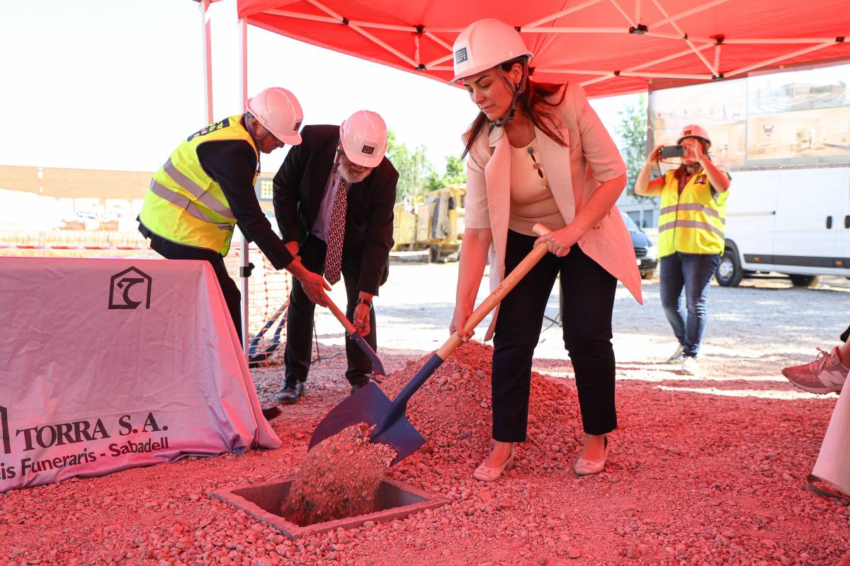FOTOS | La funerària Torra celebra l'inici de les obres del nou tanatori a Gràcia