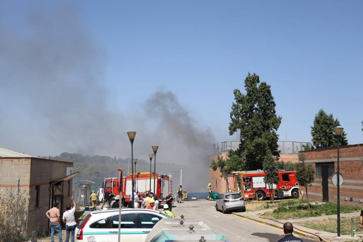 Incendi al CReSA de Bellaterra - Victor Castillo Incendi al CReSA de Bellaterra