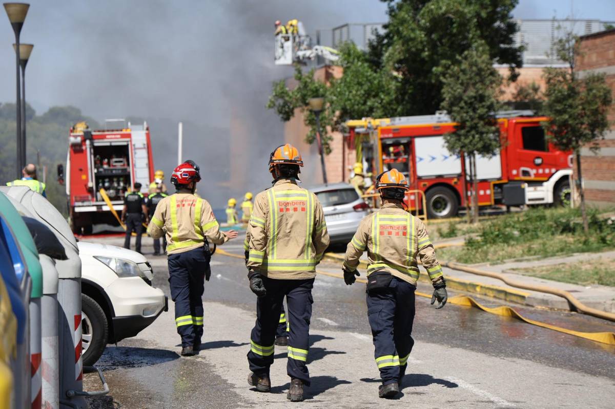 Incendi al CReSA de Bellaterra - Victor Castillo Incendi al CReSA de Bellaterra