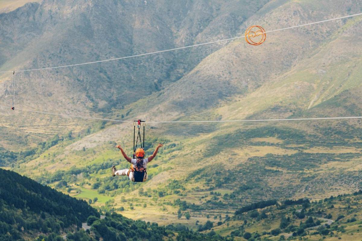 La nova atracció de Boí Taüll: una tirolina de més de 1.000 metres amb vistes espectaculars al Pirineu