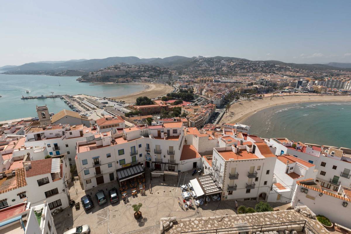 Troben un cos dins d'una nevera en un escorcoll per trobar un presumpte agressor sexual