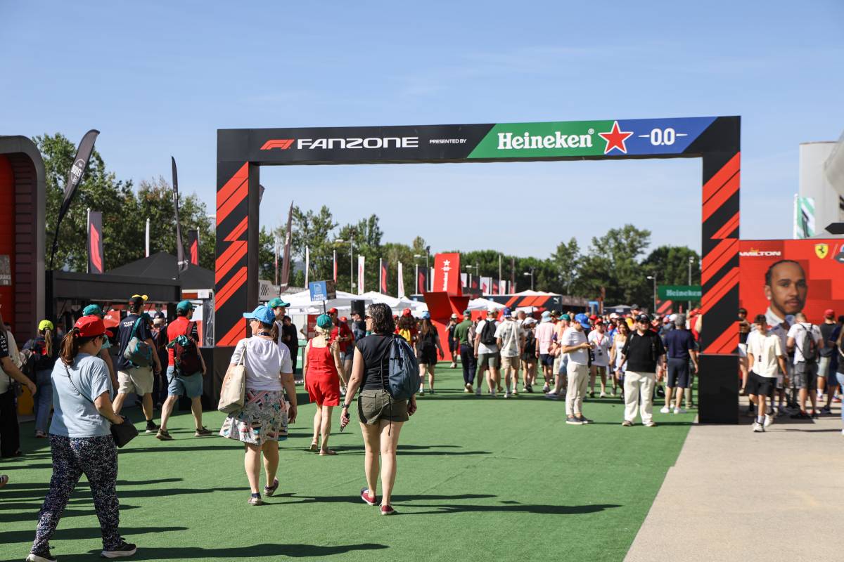 Agents de paisà s`encarreguen de controlar la fan zone del circuit - Víctor Castillo Agents de paisà s`encarreguen de controlar la fan zone del circuit