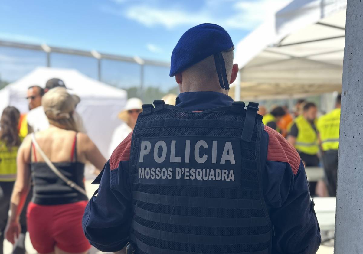 Un dels agents desplegats als accessos del Circuit diumenge passat - Víctor Castillo Un dels agents desplegats als accessos del Circuit diumenge passat