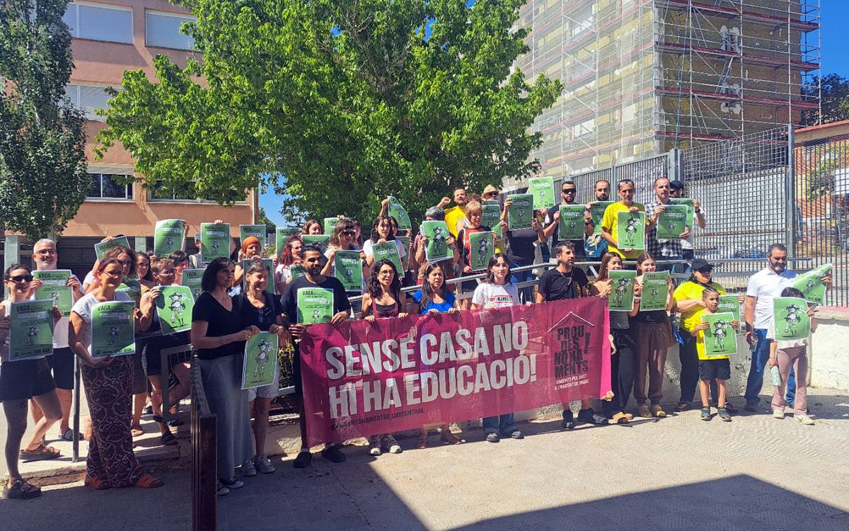 Sense precedents: convocada vaga a Educació per combatre el desnonament del Bloc 8 de Manresa