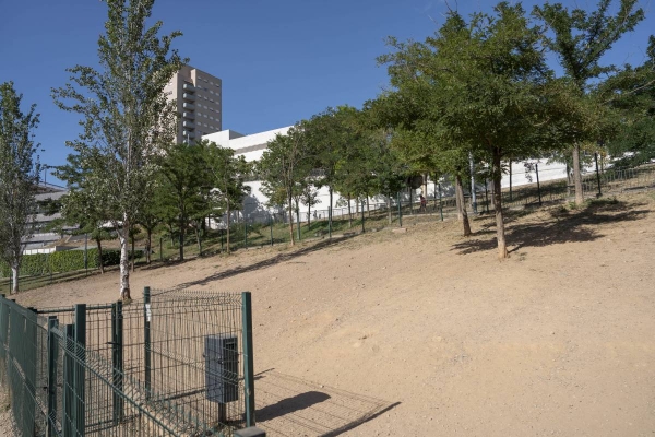 Reclamen un pipicá “digne” a Vallparadís i impulsen una recollida de signatures