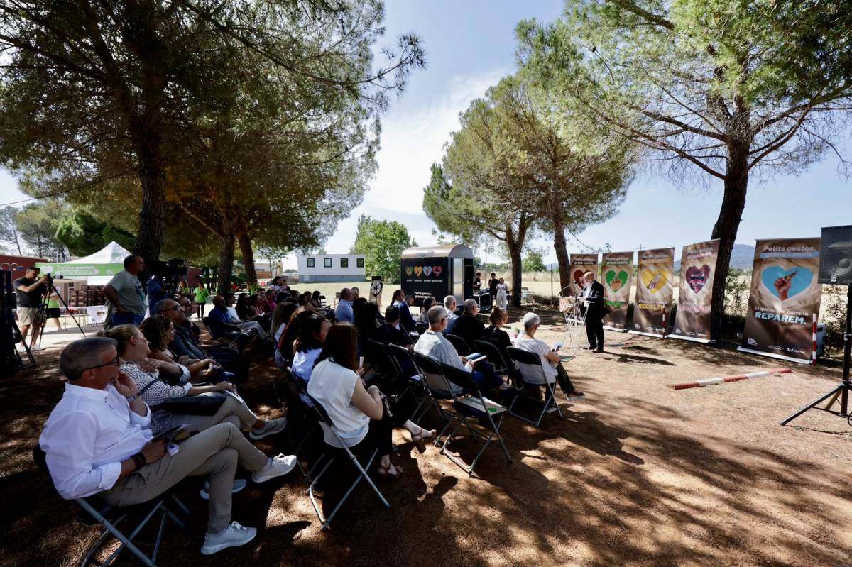 Una campanya al carrer per fer un salt en reciclatge