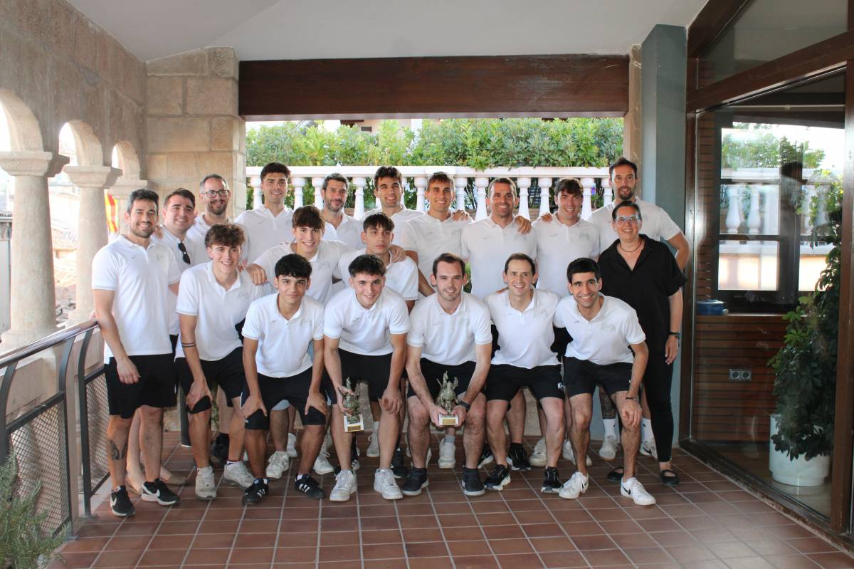 Rebuda institucional als equips sènior i juvenil de futbol sala