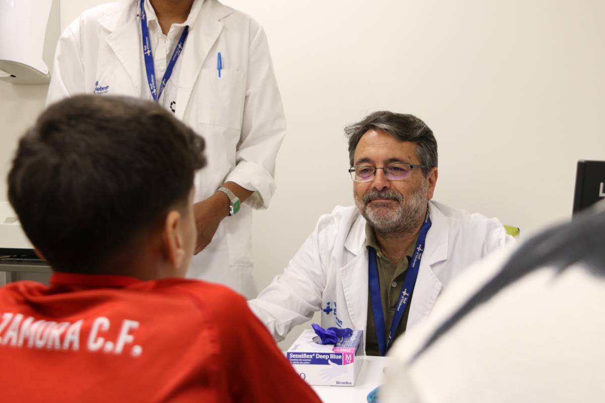 Vall d'Hebron fa la primera cirurgia pediàtrica a Europa amb un robot i una única incisió