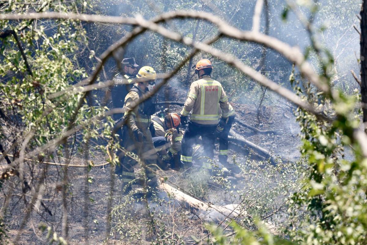 Un incendi a Can Roqueta deixa un bomber ferit lleu