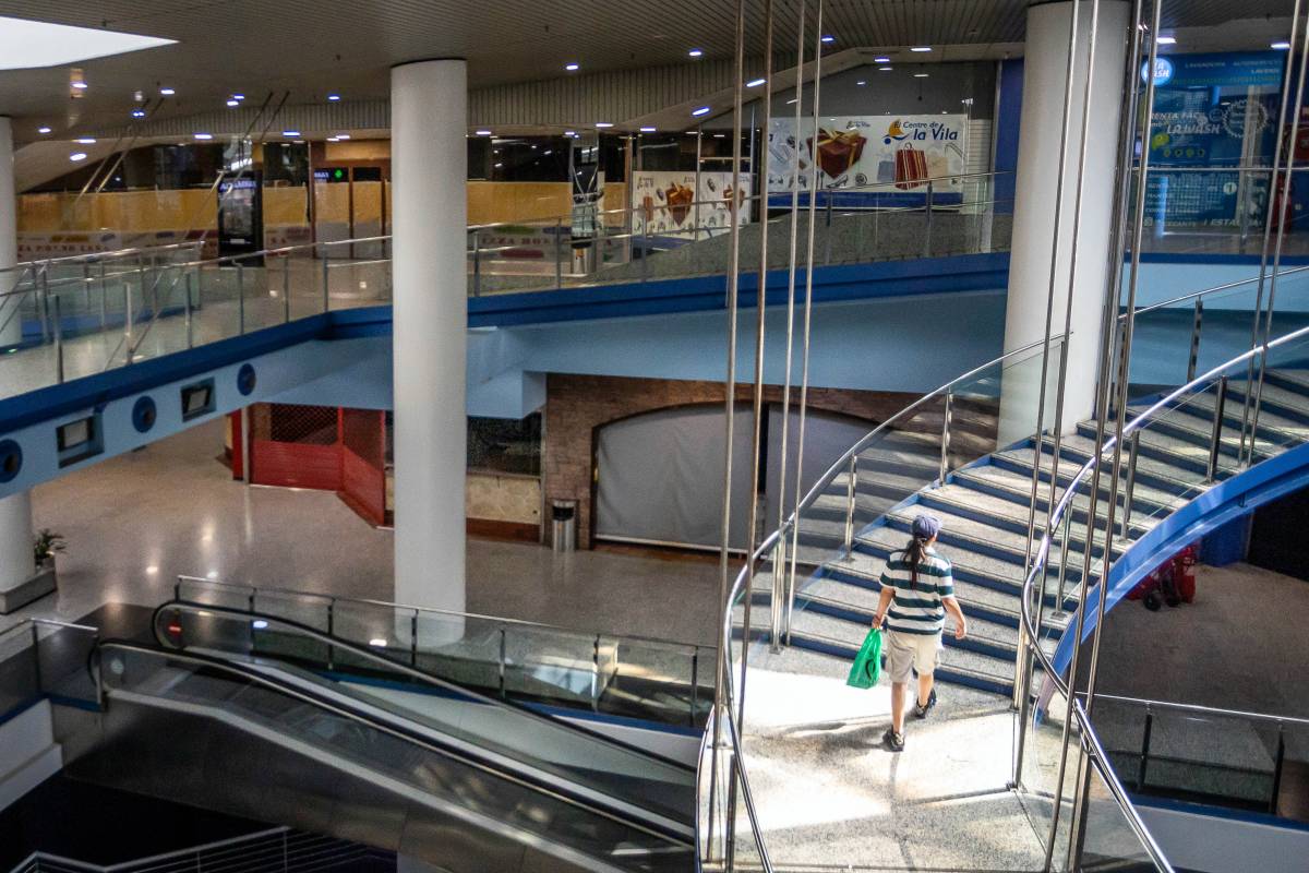 La història del centre comercial de Barcelona que ningú vol