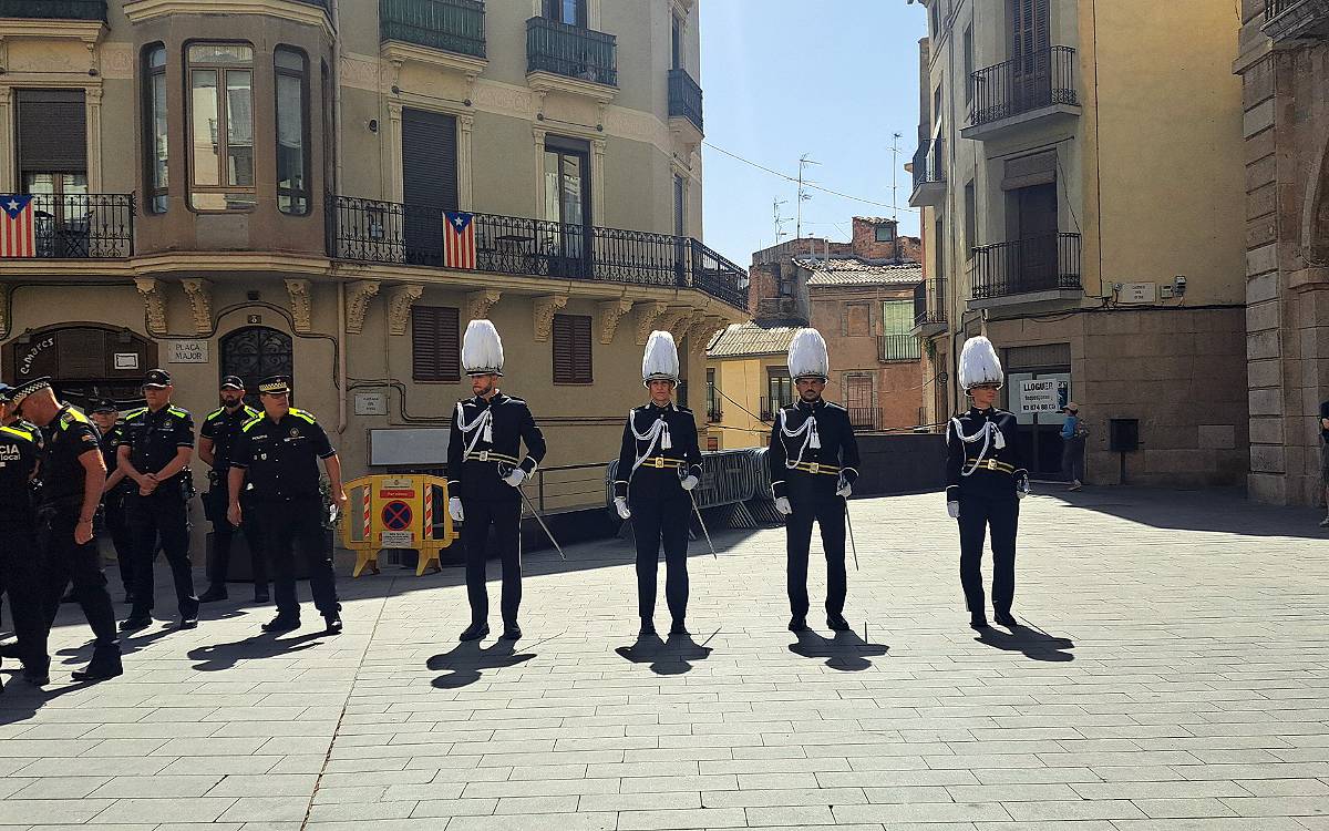 La Guàrdia Urbana de Manresa celebra els 160 anys i recupera l'uniforme de gala històric
