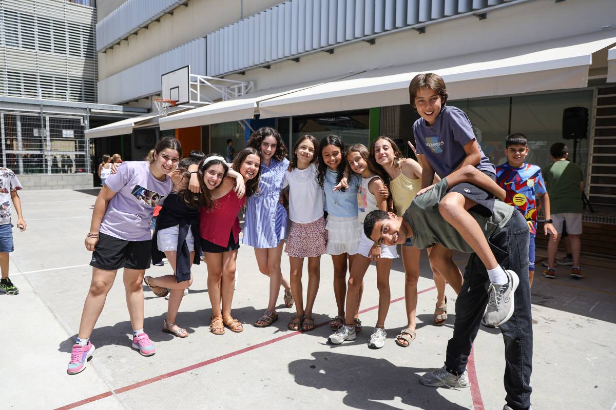 FOTOS | Punt final al curs escolar, el més tens dels últims anys