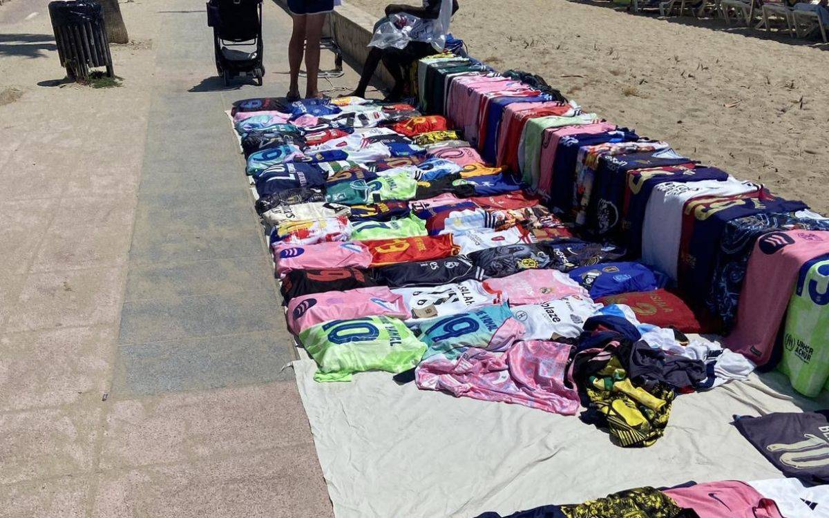 Granados estudia portar a la Fiscalia la venda ambulant il·legal en una zona limítrofa entre Cambrils i Salou