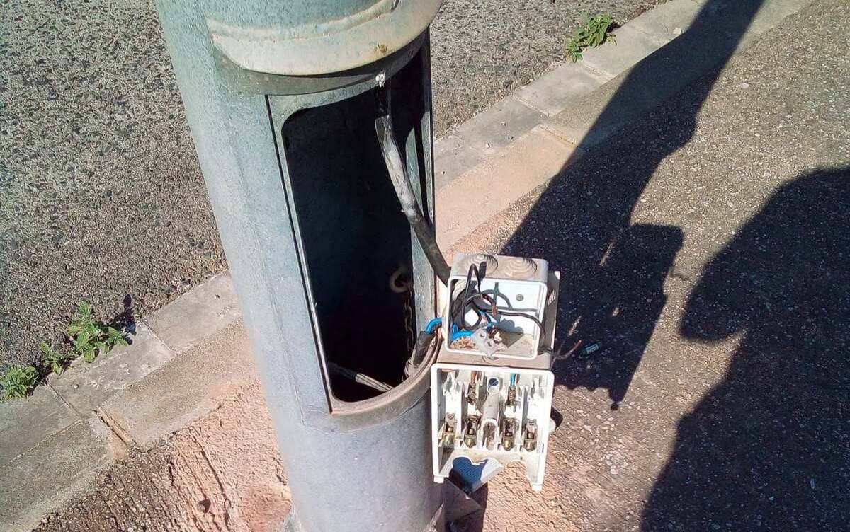 L’Ajuntament de Camarles denuncia actes vandàlics i xifra en 3.500 euros els danys causats