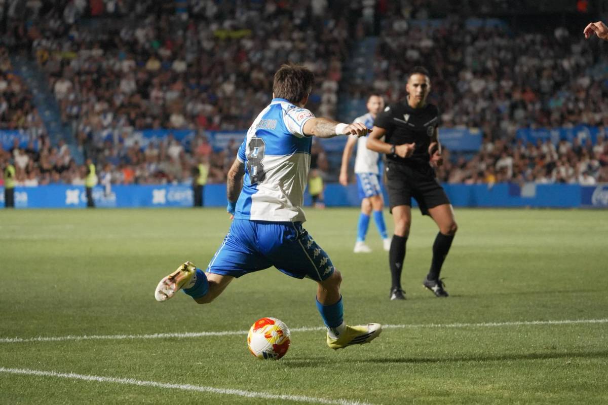 Moreno fent un xut - David Chao