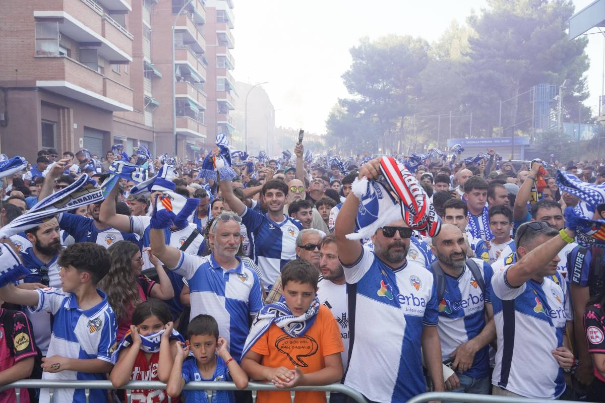 Així va rebre l`afició al seu equip abans de la final - David Chao Així va rebre l`afició al seu equip abans de la final