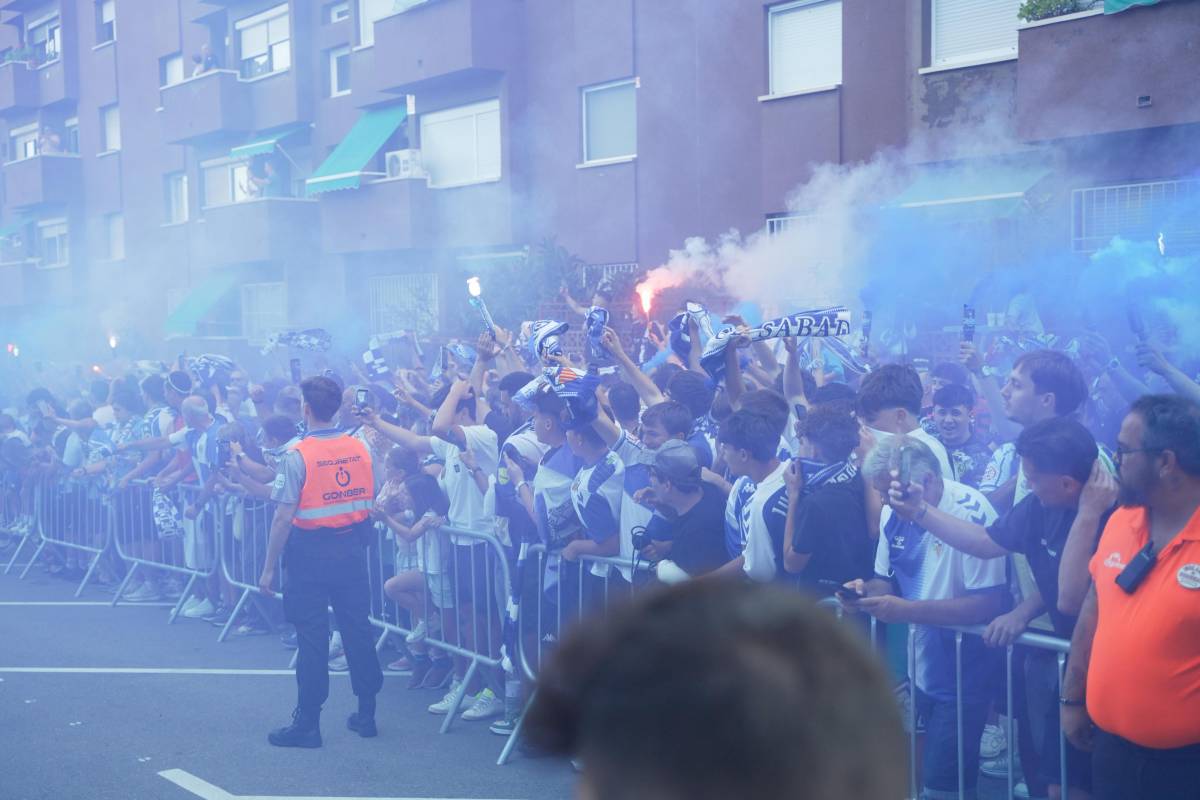 Així va rebre l`afició al seu equip abans de la final - David Chao Així va rebre l`afició al seu equip abans de la final